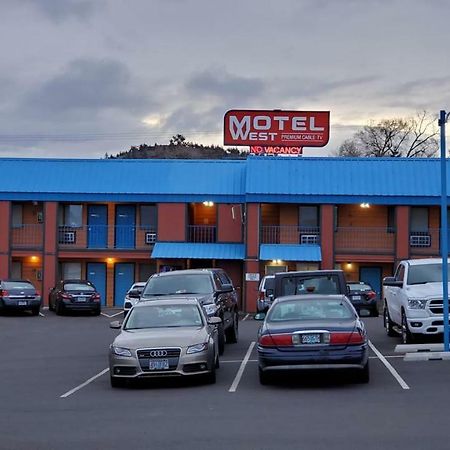 Motel West Bend Εξωτερικό φωτογραφία